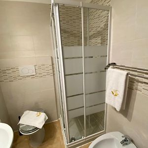 Zimmer mit zwei Einzelbetten